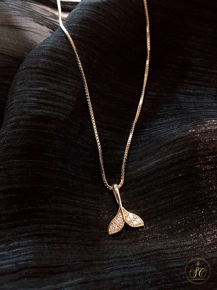 Modern Elegant Minimalist Rhinestone Fish Tail Pendant Necklace - SeoulChic.store